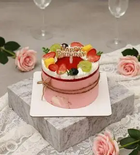Hình ảnh Bánh Sinh Nhật Mousse Dâu Tây - Trái Cây Nhiệt Đới - Size 12cm