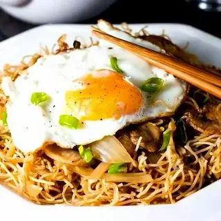 Hình ảnh Bún gạo xào trứng ốp la