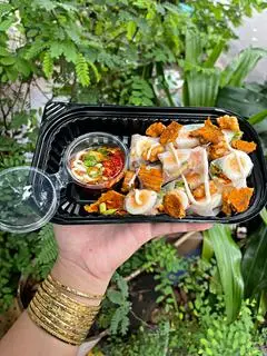 Hình ảnh Bánh tráng cuốn full topping