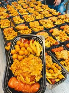 Hình ảnh COMBO ĐÙI GÀ XÚC XÍCH VIÊN CHIÊN