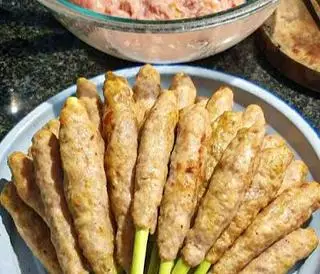 Hình ảnh Nem Lụi Bọc Sả (2 cây)
