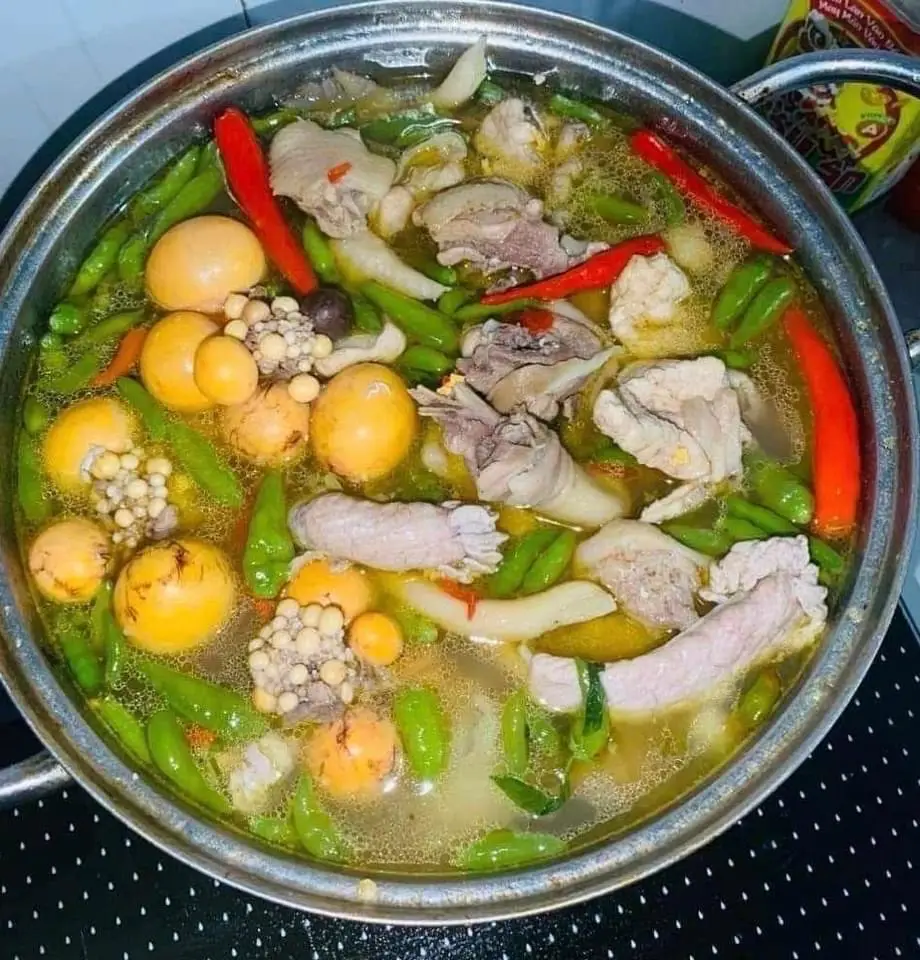 Hình ảnh Lẩu Gà Lá É -Lớn