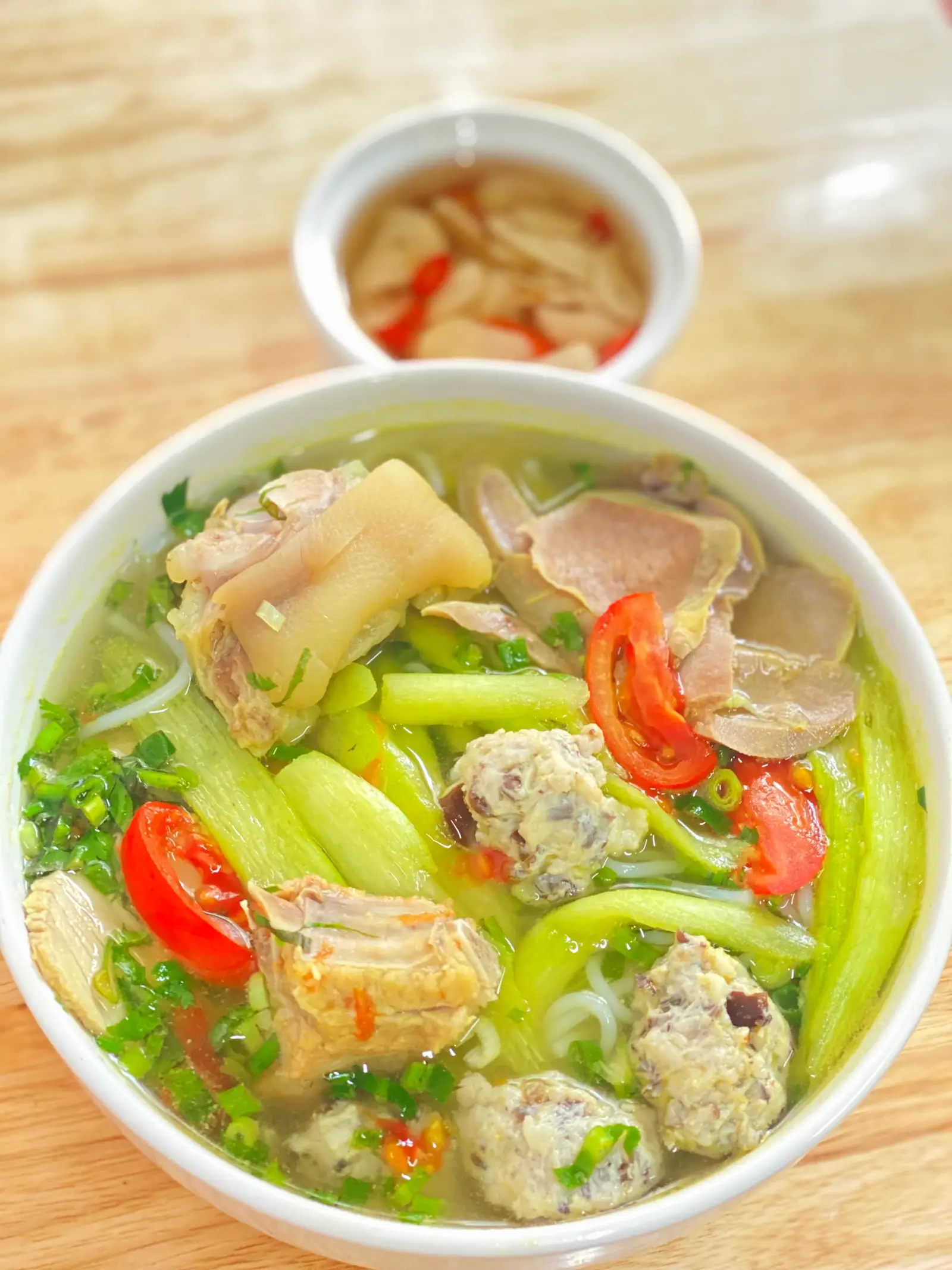 Hình ảnh bún sườn chua( fulltoping)