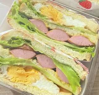 Hình ảnh Sandwich Xúc Xích Trứng