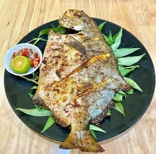 Hình ảnh Cá chim nướng muối ớt