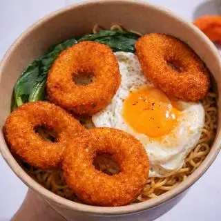 Hình ảnh Mì trộn trứng mực giòn
