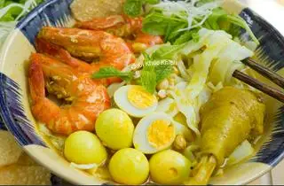 Hình ảnh mỳ quảng tôm, gà, trứng 