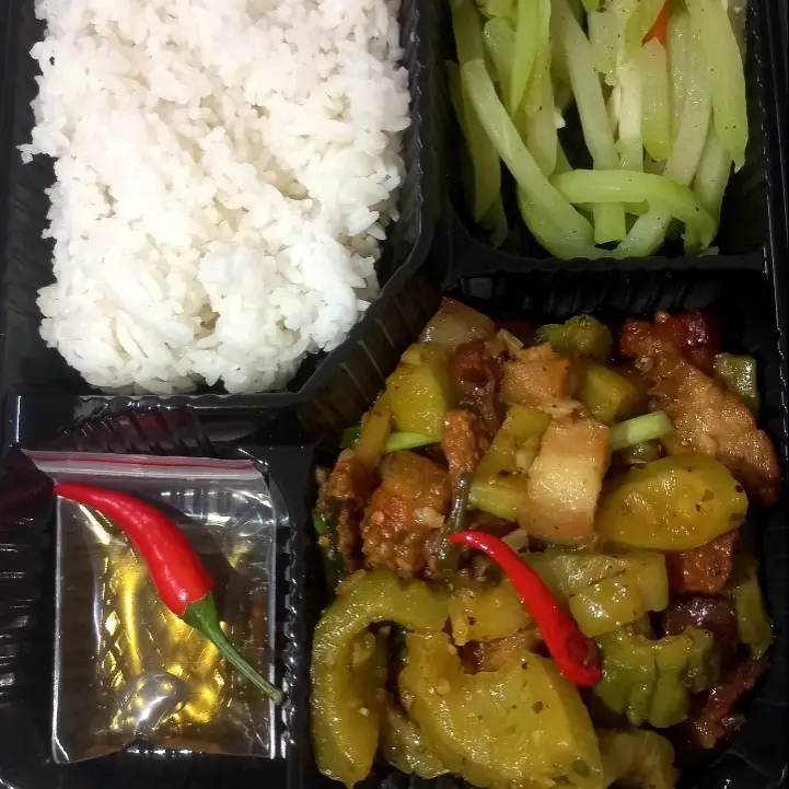 Hình ảnh Cơm ba rọi kho khổ qua