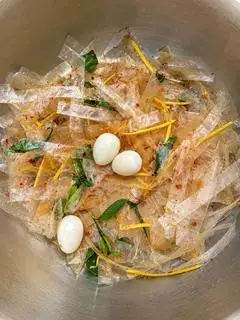 Hình ảnh Bánh Tráng Trộn Sate Tỏi