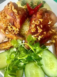 Hình ảnh Cơm cánh gà chiên nước mắm
