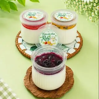 Hình ảnh 2 hũ Sữa chua sốt trái cây