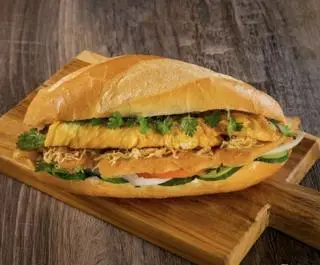 Hình ảnh Bánh mì pate+ chả+ trứng