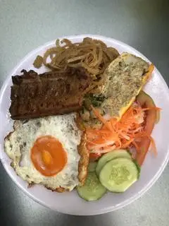 Hình ảnh Cơm ba rọi - bì - chả - ốp la