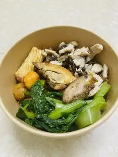 Hình ảnh Mì - rau - gà nấm  thập cẩm