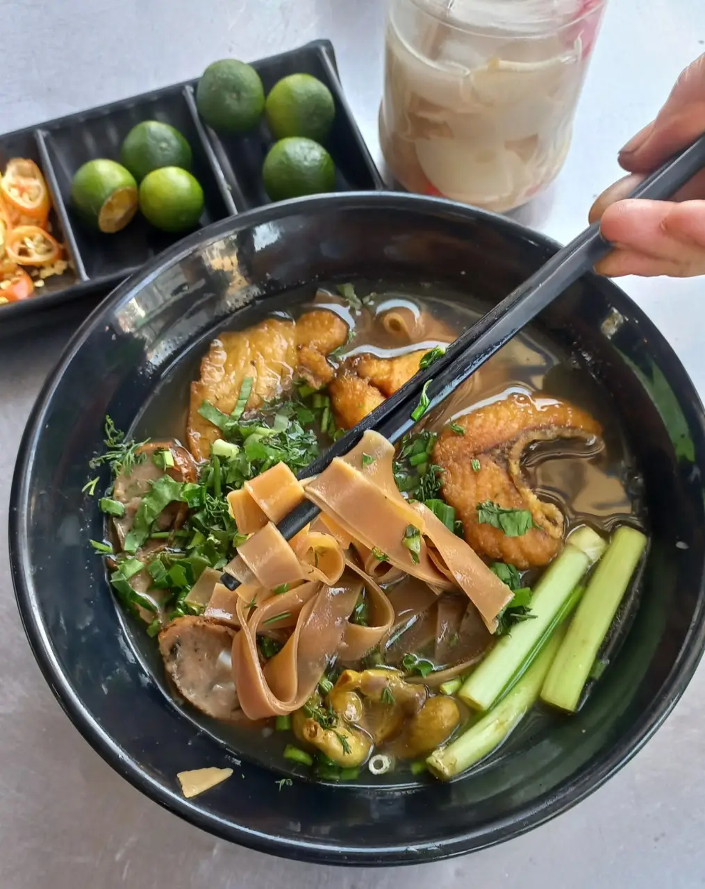 Hình ảnh Bánh đa đỏ cá rô