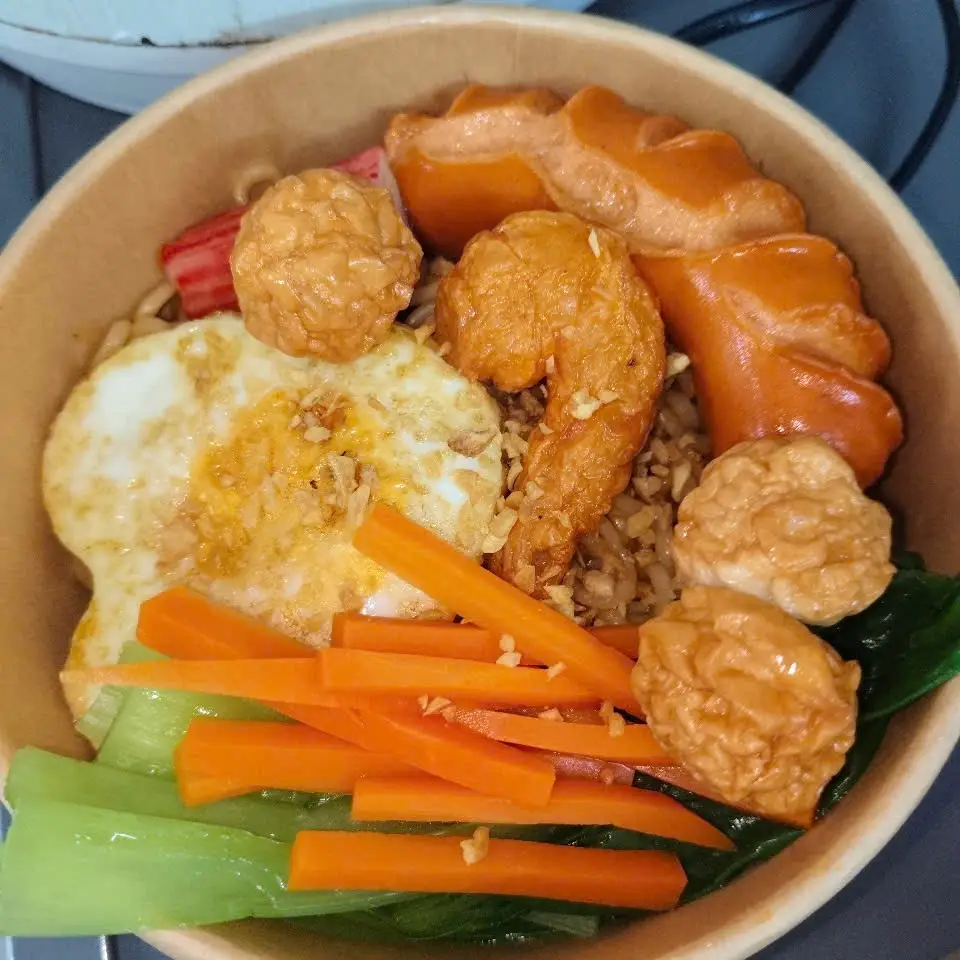 Hình ảnh Mì Trộn Xúc xích Há Cảo Chiên giòn 