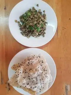 Hình ảnh Hến Xúc bánh đa 