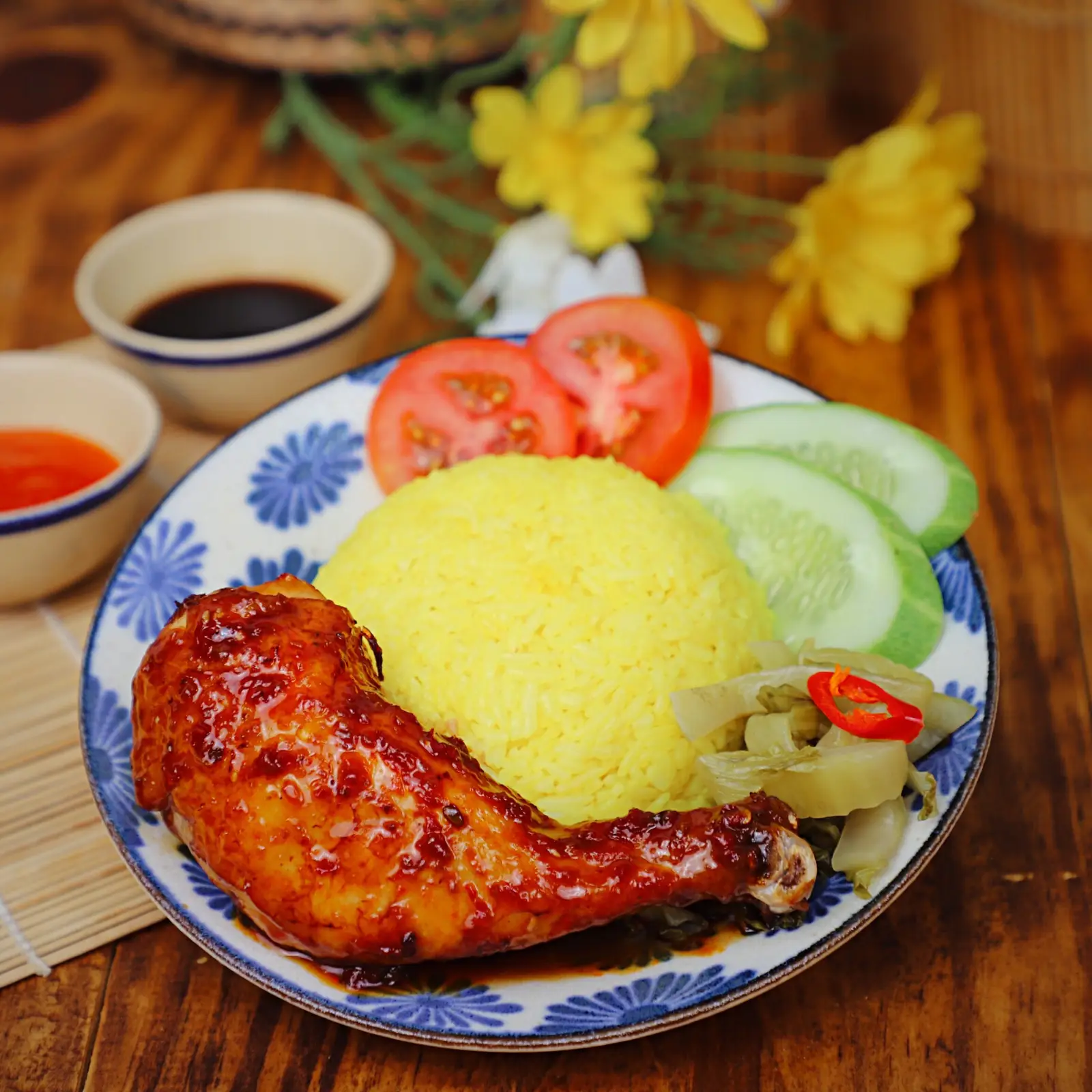 Hình ảnh Cơm Gà Xốt Muối Ớt Nướng (Đùi Tỏi/Má Đùi)