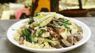 Hình ảnh lòng vịt xào măng 