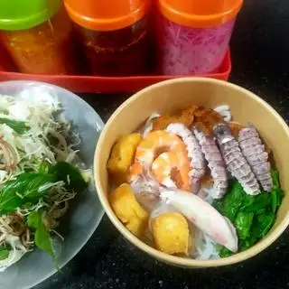 Hình ảnh Bún hải sản tô hoàng gia