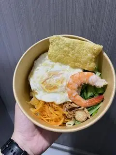Hình ảnh Nui xào tôm - trứng ốp la