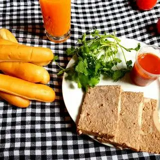 Hình ảnh Combo 1 hộp paté  - 0.5kg -10 vỏ bánh mì que