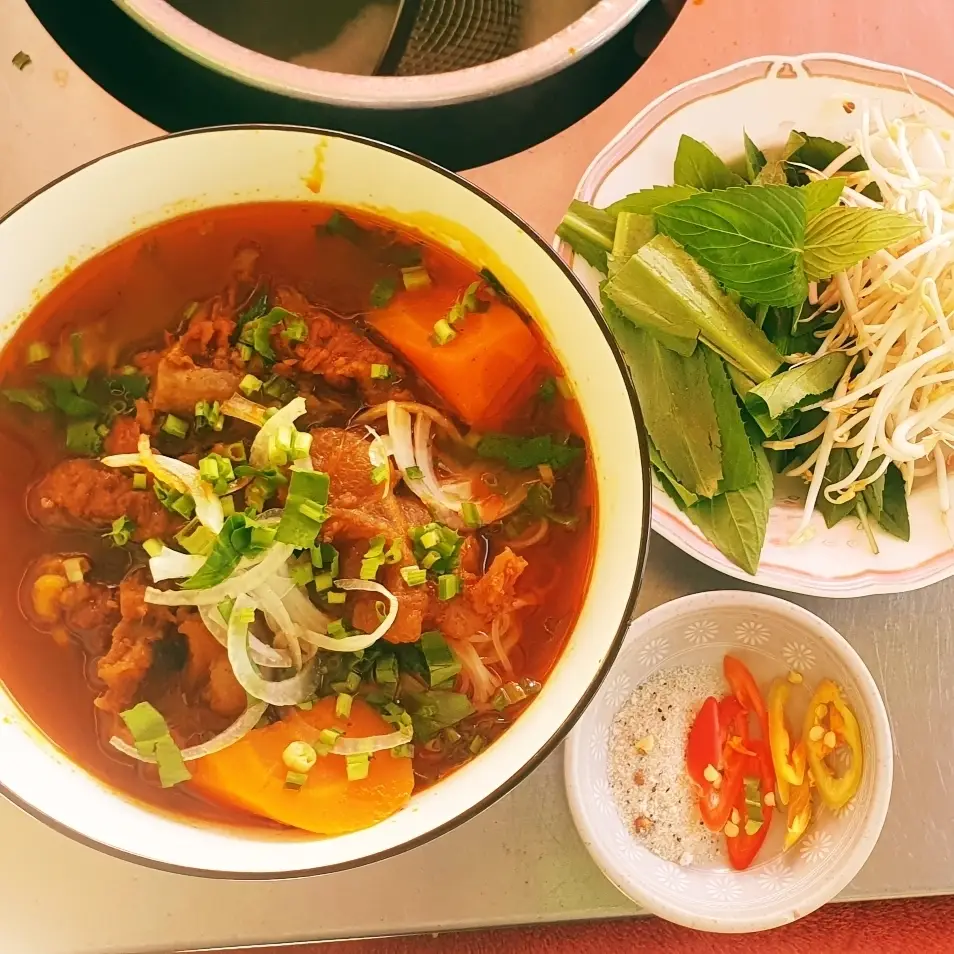 Hình ảnh Mì gói bò kho