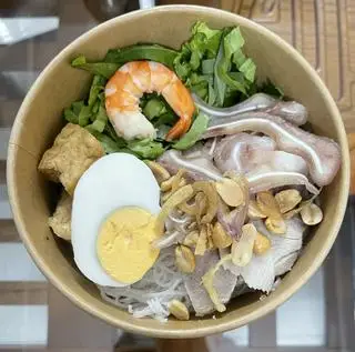 Hình ảnh Bún nước tương thịt đậu trứng tôm tai heo