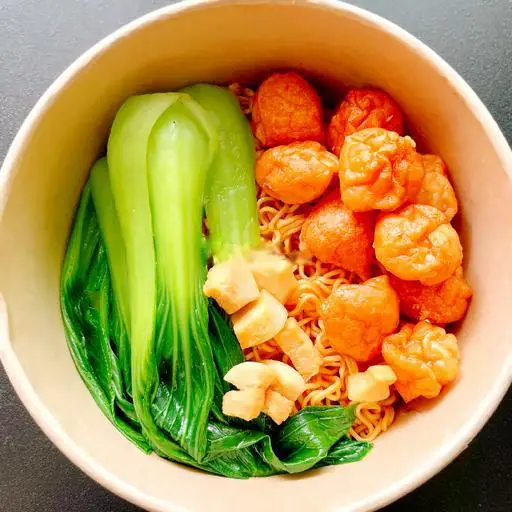 Hình ảnh Mì Cá Viên Sốt Mắm Tỏi  (Tặng 1 Ly Coca)