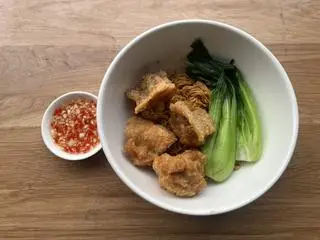 Hình ảnh Mì Ký Trộn, Gà Chiên Xốt Mắm Tỏi 