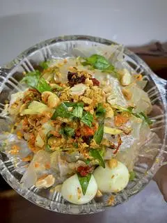 Hình ảnh Bánh Tráng Dẻo Sương Trộn Tỏi Ớt Trứng Cút