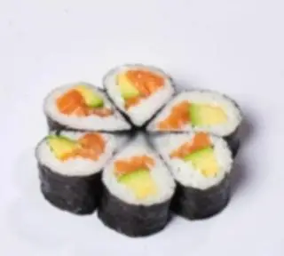 Hình ảnh Maki cá hồi vào bơ
