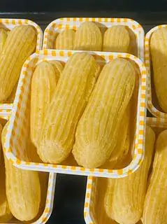Hình ảnh Bánh su kem vị vani. Hộp 5 cái