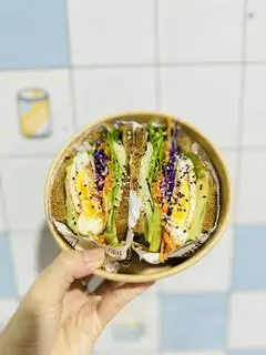 Hình ảnh Sandwich Nguyên Cám (Gà)