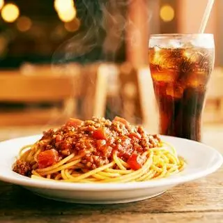 Hình ảnh Combo Mì Ý Xốt Bò Bằm + Nước Ngọt (Tiết Kiệm)