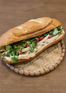 Hình ảnh Bánh mì pate chả lụa chay