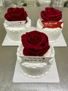 Hình ảnh Bánh kem hoa hồng đỏ (13cm)