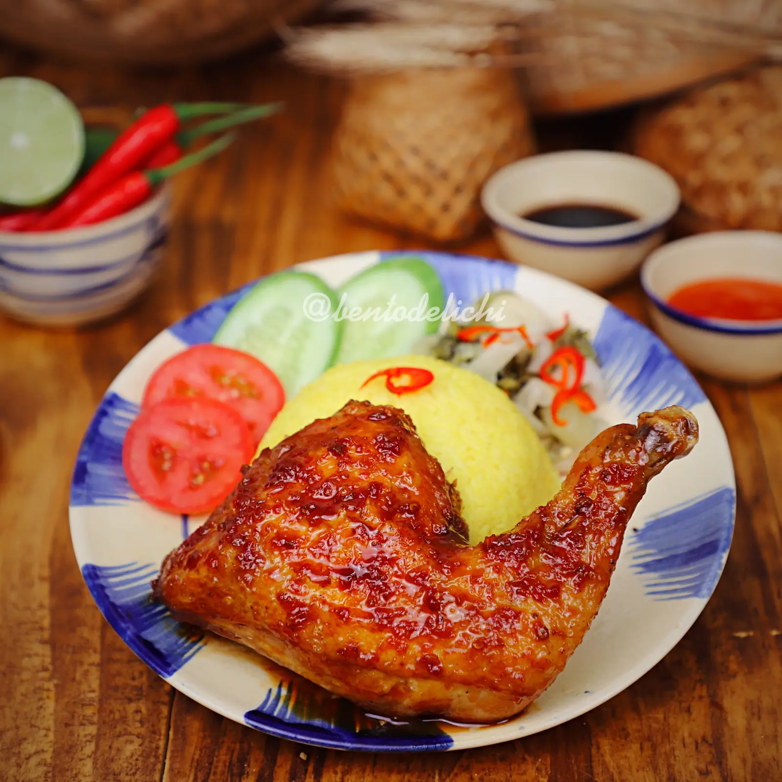 Hình ảnh Cơm Gà Xốt Muối Ớt Nướng (Đùi Lớn Góc Tư)