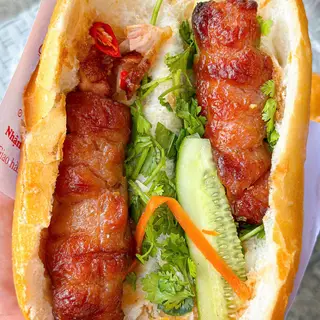 Hình ảnh Bánh mì Pate + Nem nướng