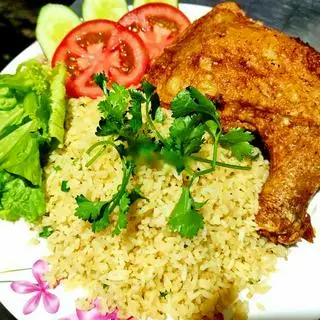 Hình ảnh Cơm gà xối mỡ