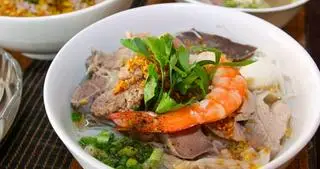 Hình ảnh Hủ tiếu nước tôm trứng cút thịt bằm