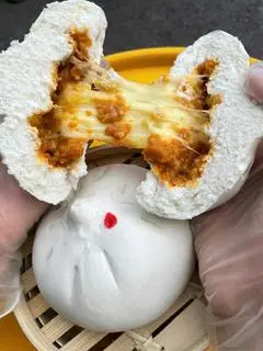 Hình ảnh Xá xíu phô mai