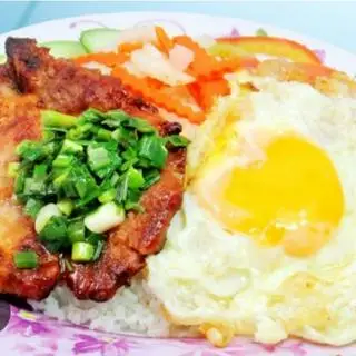 Hình ảnh Cơm Sườn Trứng ốp la