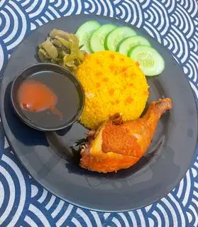 Hình ảnh Combo 1: Cơm gà xối mỡ + canh rong biển/xà lách xoong