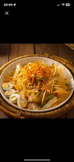 Hình ảnh Bánh Tráng Trộn + Khô Gà + 2 Trứng Cút