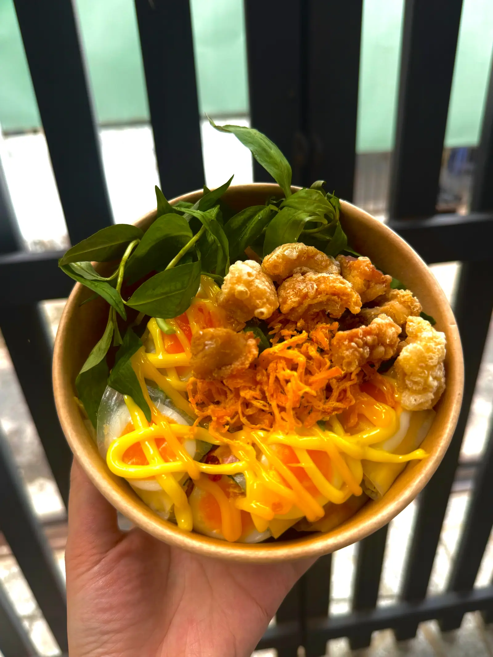 Hình ảnh Bánh tráng cuộn trứng lòng đào
