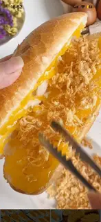 Hình ảnh bánh mì chà bông trứng muối tan chảy 