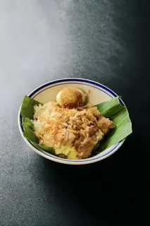 Hình ảnh Xôi thịt kho - trứng - chà bông