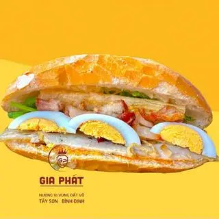 Hình ảnh Bánh mì heo quay - chả cá - trứng