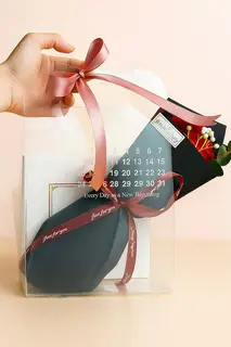 Hình ảnh SET HOA SÁP TÚI MICA LỊCH SOCOLA PHỦ CACAO